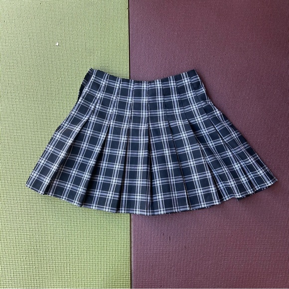 H&M Dresses & Skirts - Black Plaid Tennis Skirt